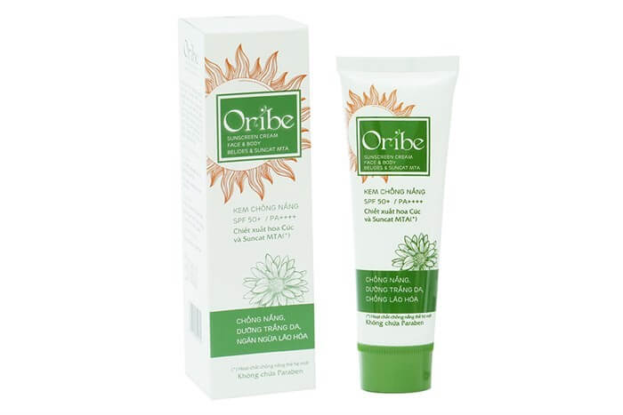 Kem chống nắng Oribe lai vất lý và hóa học giúp làn da được chống nắng và dưỡng ẩm rất tốt