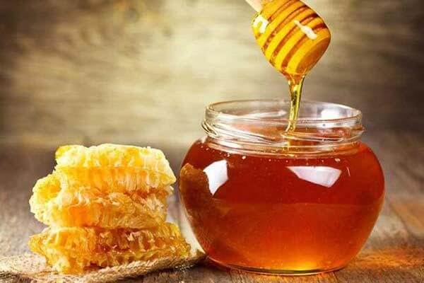 Mật ong và nghệ là 2 thành phần quan trọng có trong Novagel