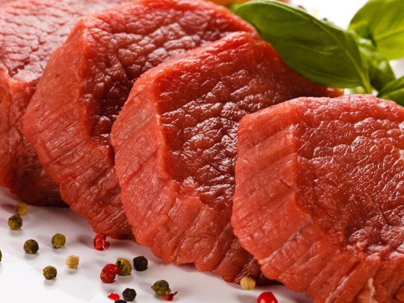 Thịt đỏ chứa hàm lượng Purin cao người bị bệnh gout nên kiêng ăn