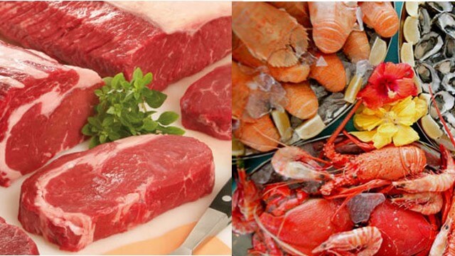 Thịt đỏ và hải sản chứa lượng lớn purine là yếu tố nguy cơ dẫn đến gout