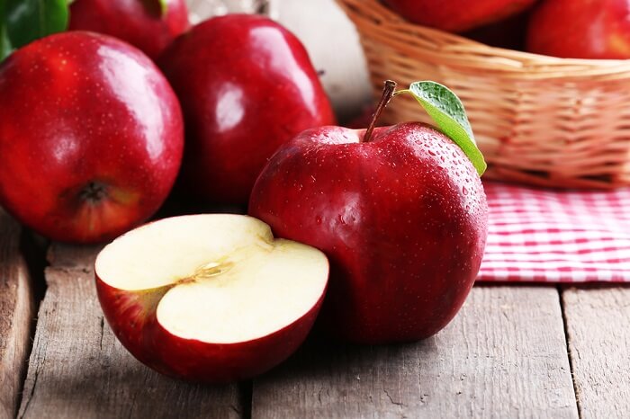 Trong táo chứa nhiều Vitamin giúp làm giảm nồng độ acid uric